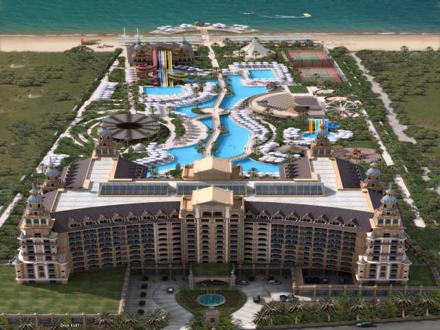 pool_at_the_Royal_Holiday_Palace