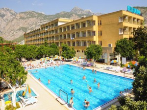 pool_at_the_selcukhan.jpg